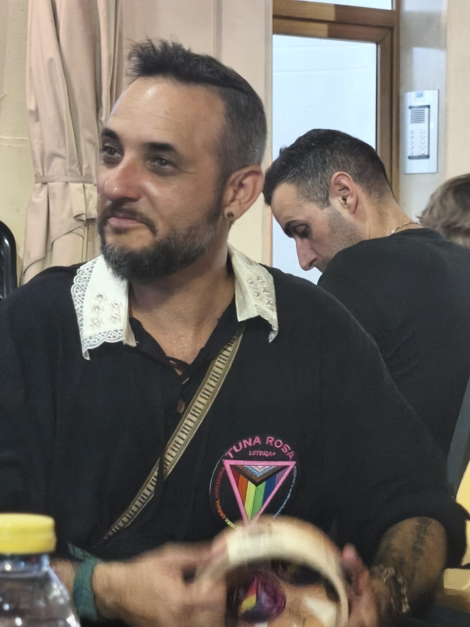 Tuna Rosa cantando en el Orgull Alacant