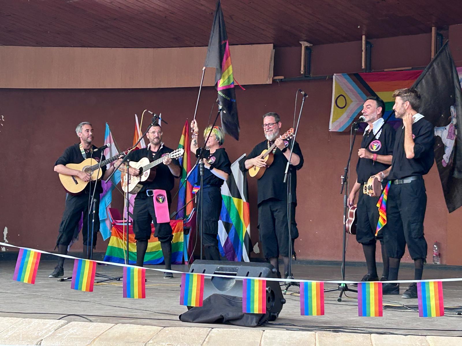 Tuna Rosa sobre el escenario del Orgullo de Totana